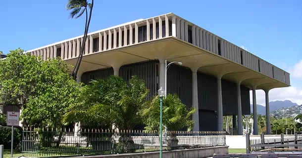 Hawaii_state_capitol_from_the_south-east-CROP